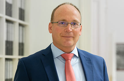 Dr. Martin Hartberger Dr. Martin Hartberger